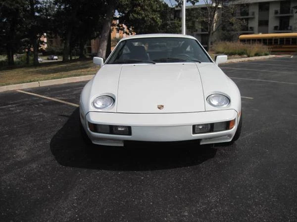 1984 Porsche 928 - Image 2 of 10