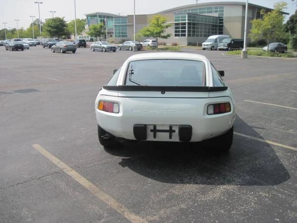1984 Porsche 928 - Image 6 of 10