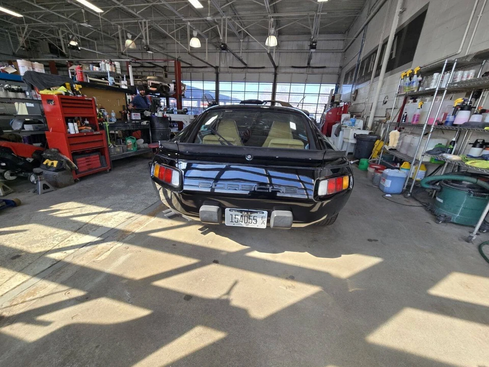 1984 Porsche 928 S - Image 6 of 12