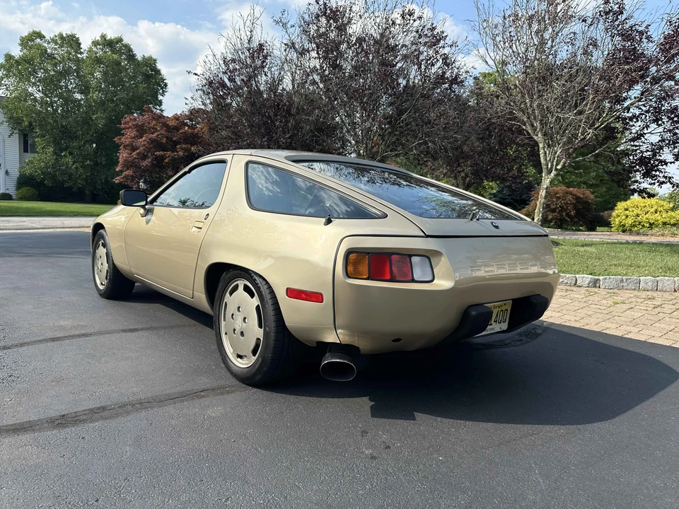 1984 Porsche 928 S - Image 22 of 31
