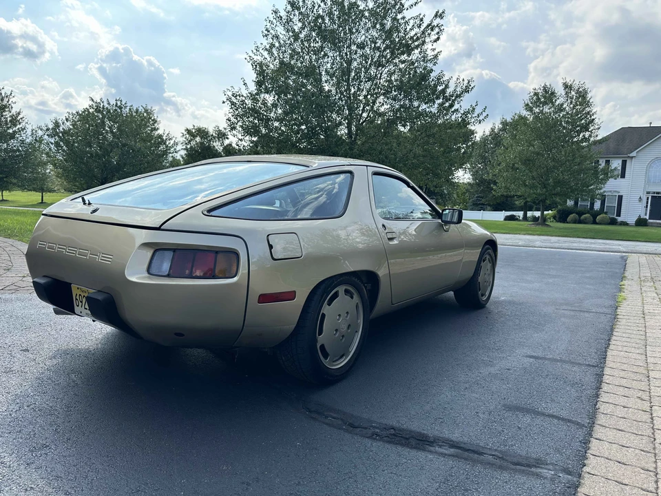 1984 Porsche 928 S - Image 25 of 31