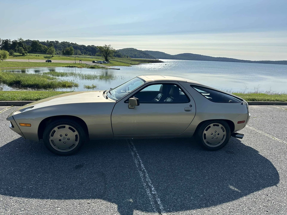 1984 Porsche 928 S - Image 8 of 31