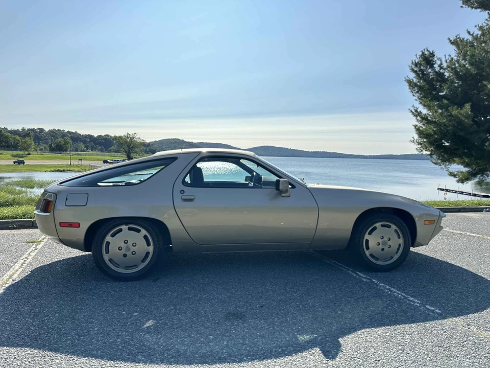 1984 Porsche 928 S - Image 9 of 31