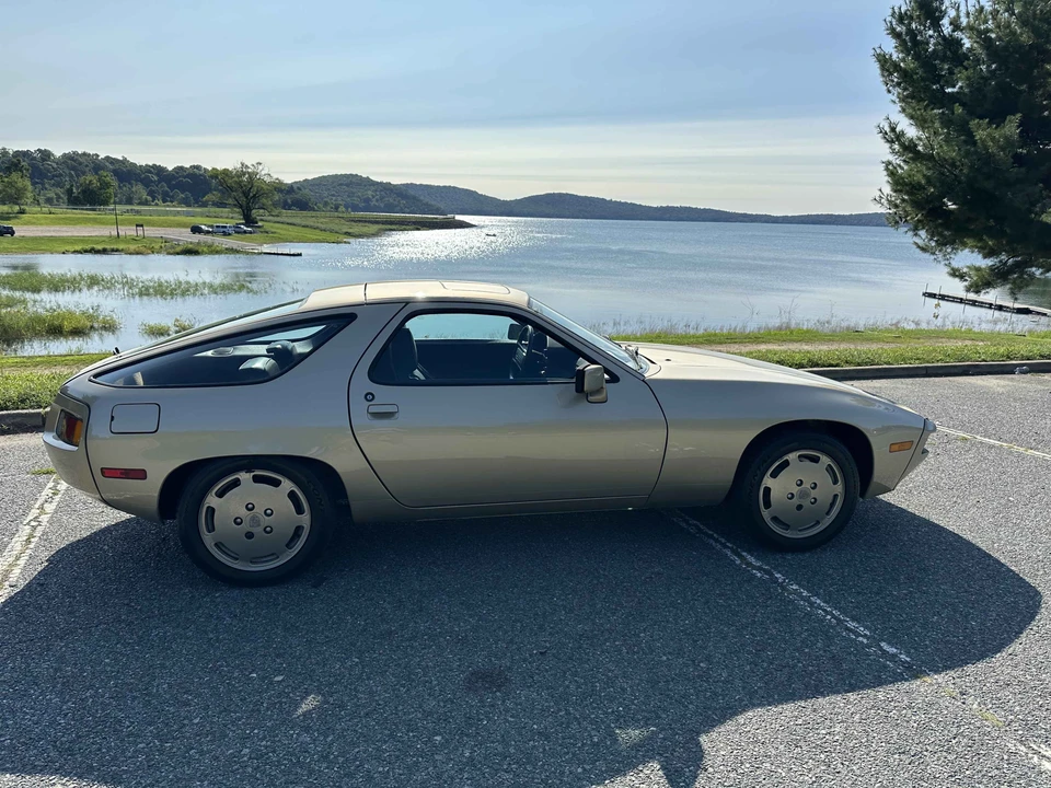 1984 Porsche 928 S - Image 10 of 31