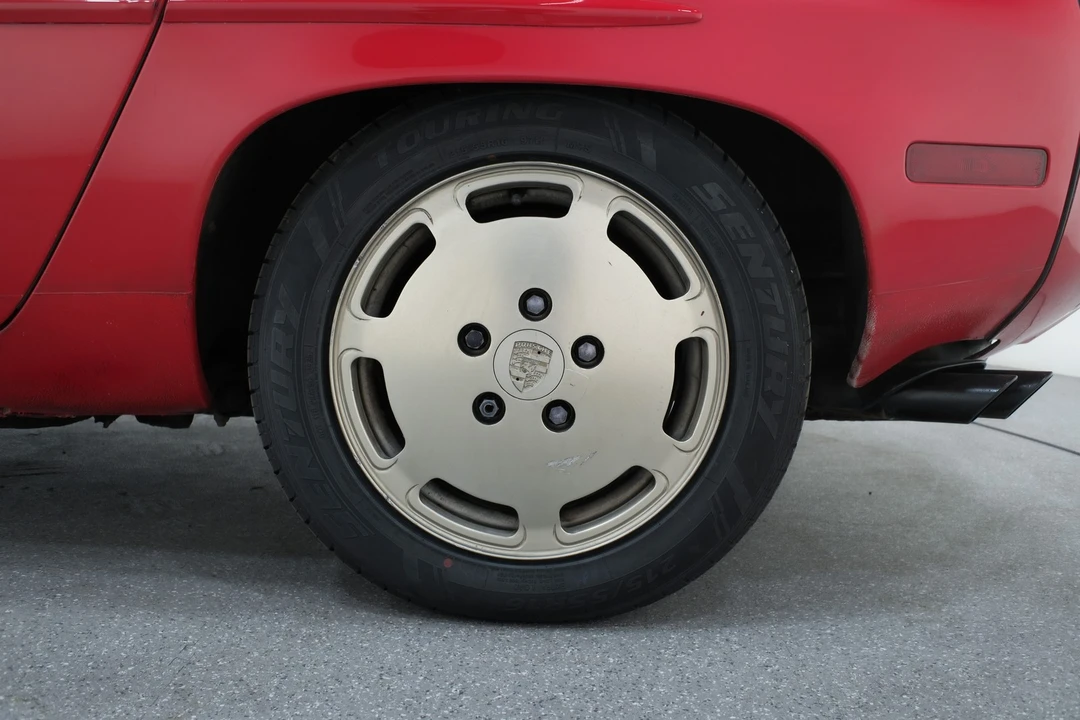 1984 Porsche 928 S - Image 16 of 21