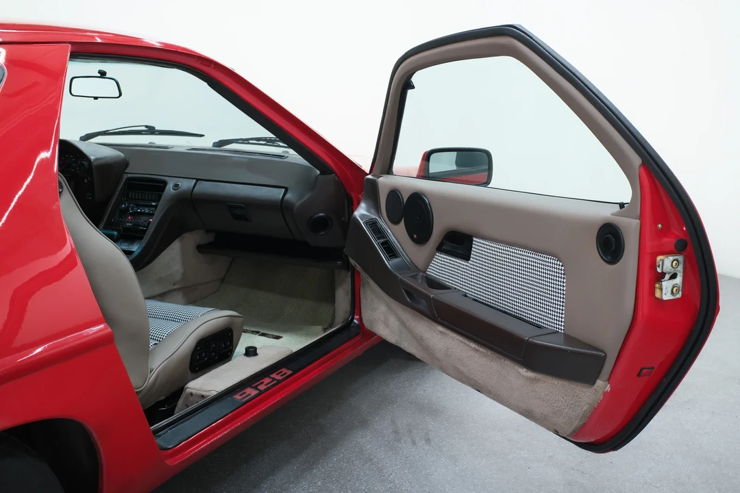 1984 Porsche 928 S - Image 27 of 31