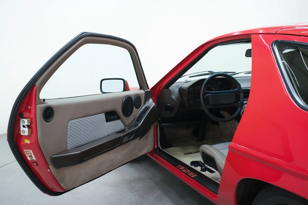 1984 Porsche 928 S - Image 26 of 31