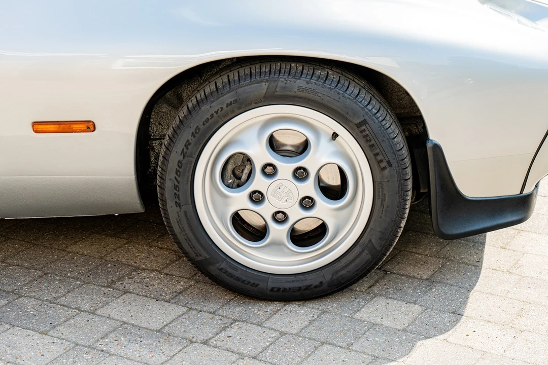 1984 Porsche 928 S - Image 7 of 30