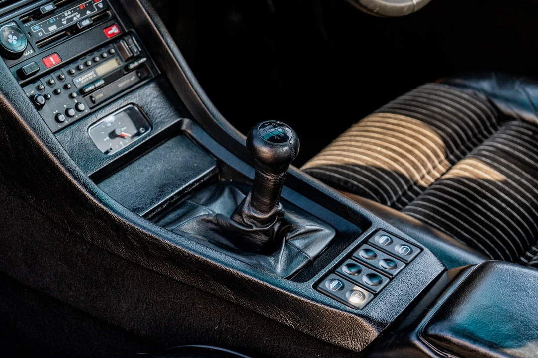 1984 Porsche 928 S - Image 18 of 30