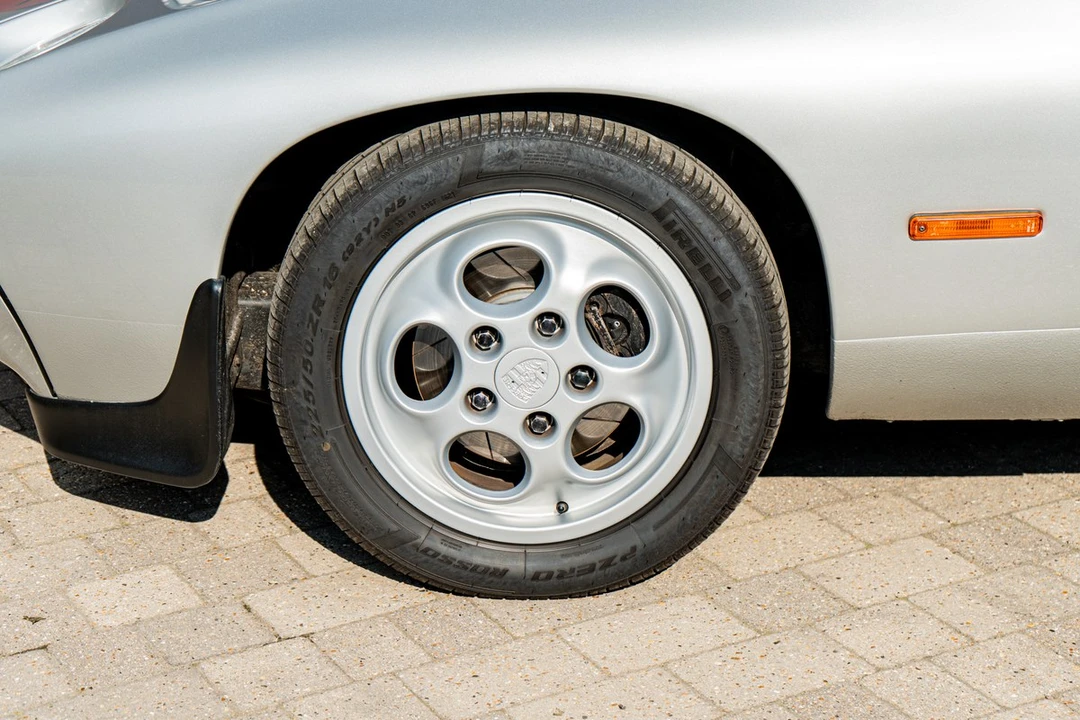 1984 Porsche 928 S - Image 5 of 30