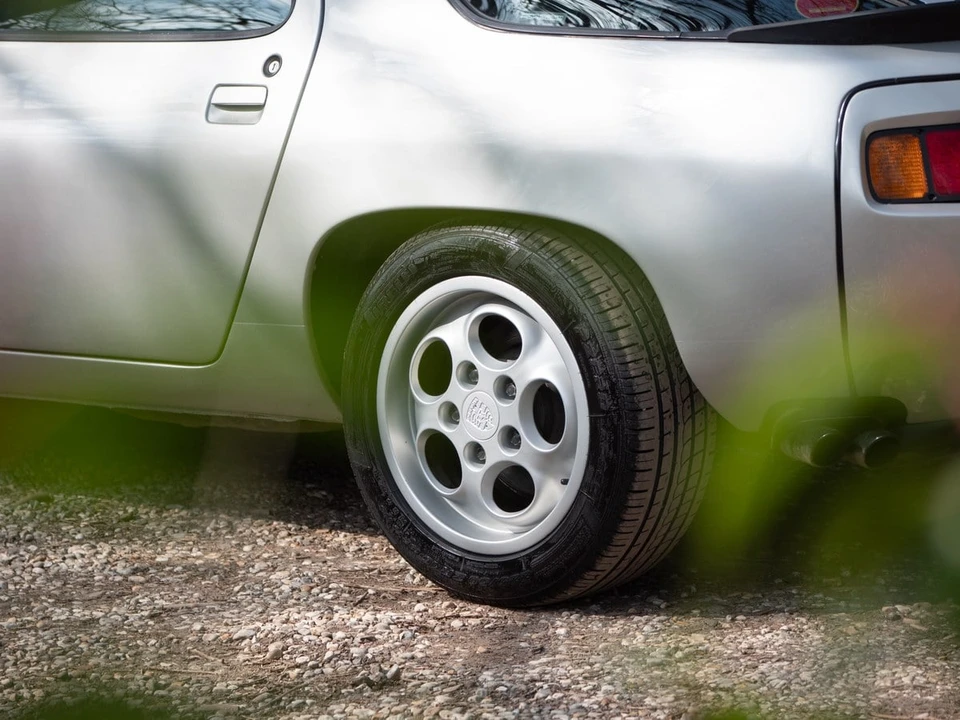 1984 Porsche 928 S - Image 25 of 30