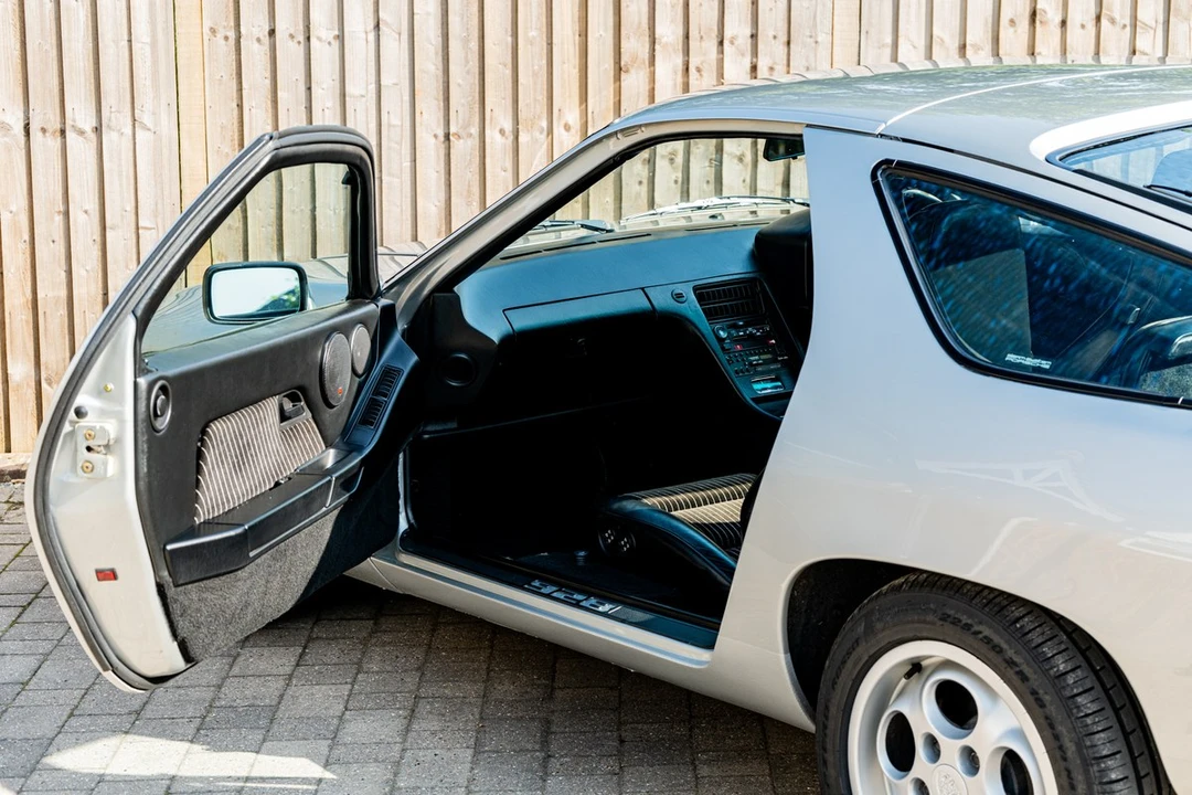 1984 Porsche 928 S - Image 11 of 30