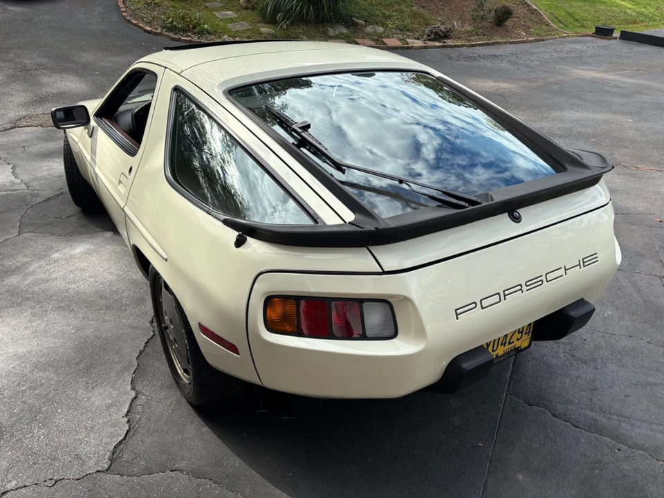 1984 Porsche 928 - Image 10 of 21