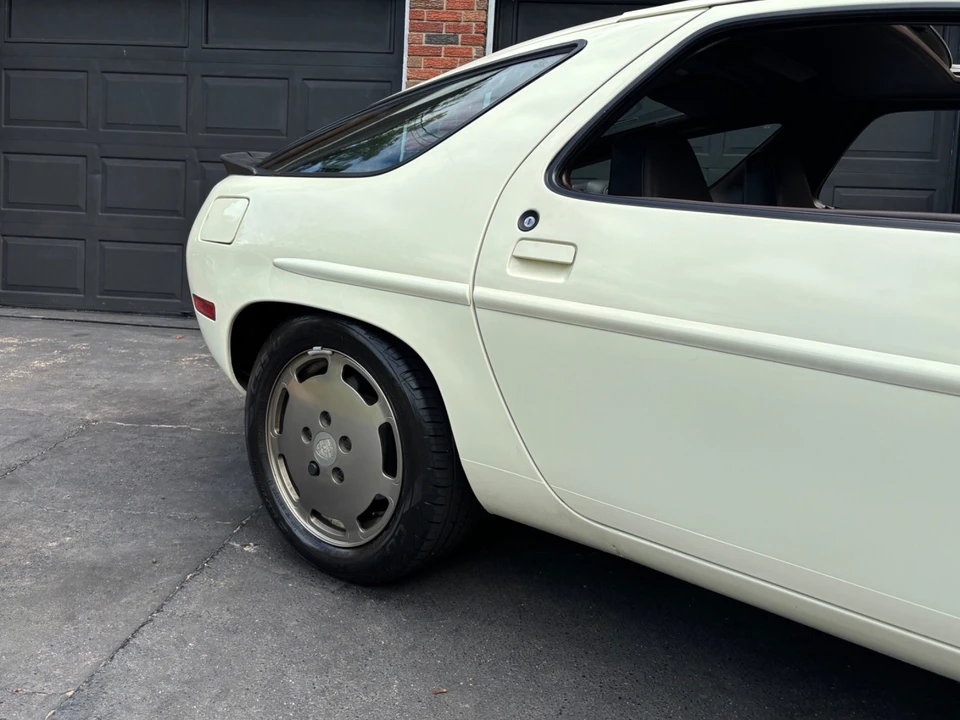 1984 Porsche 928 - Image 11 of 21