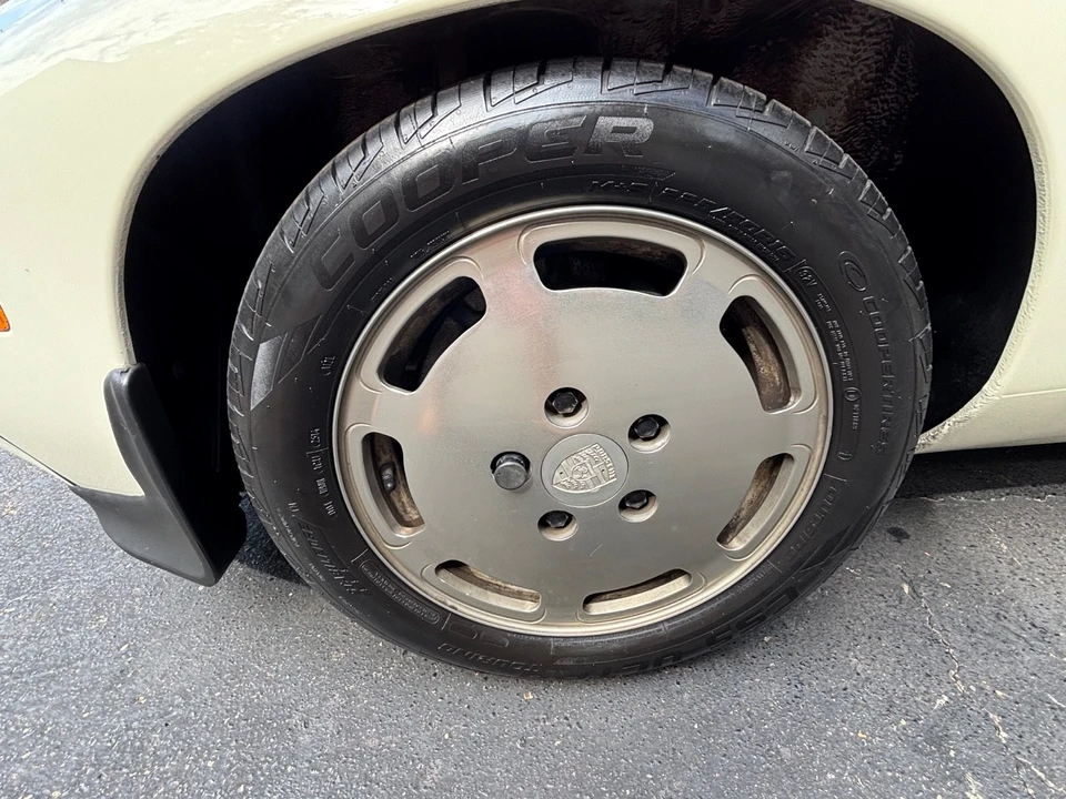 1984 Porsche 928 - Image 17 of 21