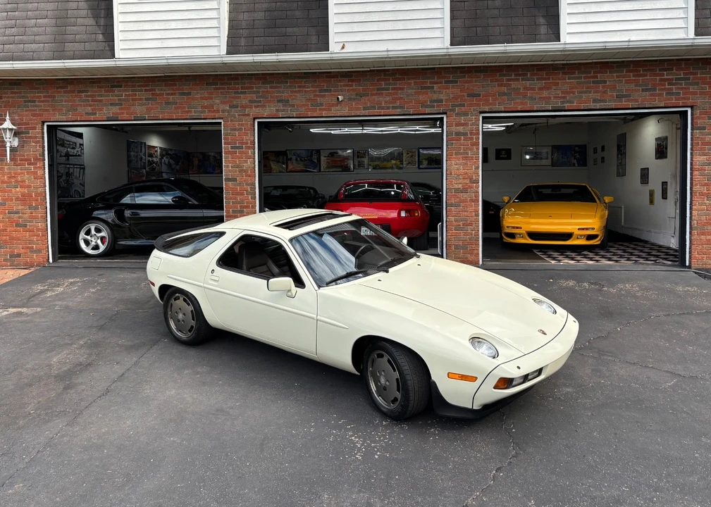 1984 Porsche 928 - Image 2 of 21