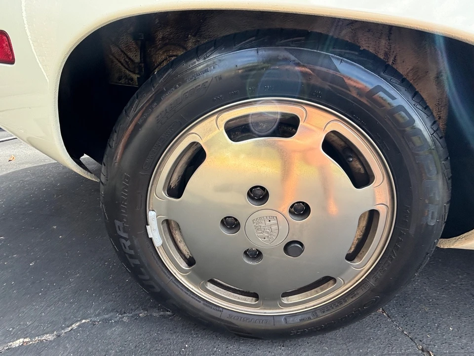 1984 Porsche 928 - Image 19 of 21