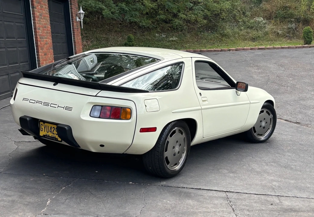 1984 Porsche 928 - Image 4 of 21