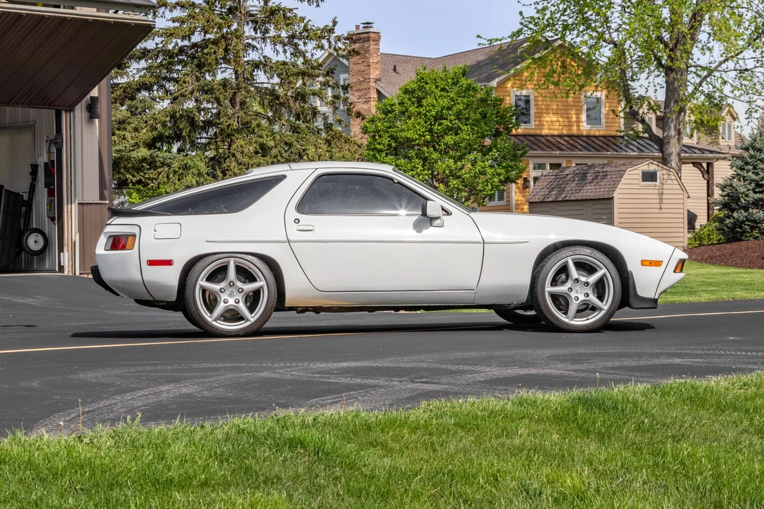 1984 Porsche 928 S - Image 9 of 31