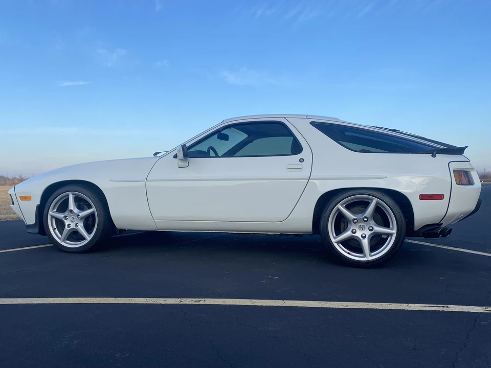 1984 Porsche 928 S - Image 4 of 31