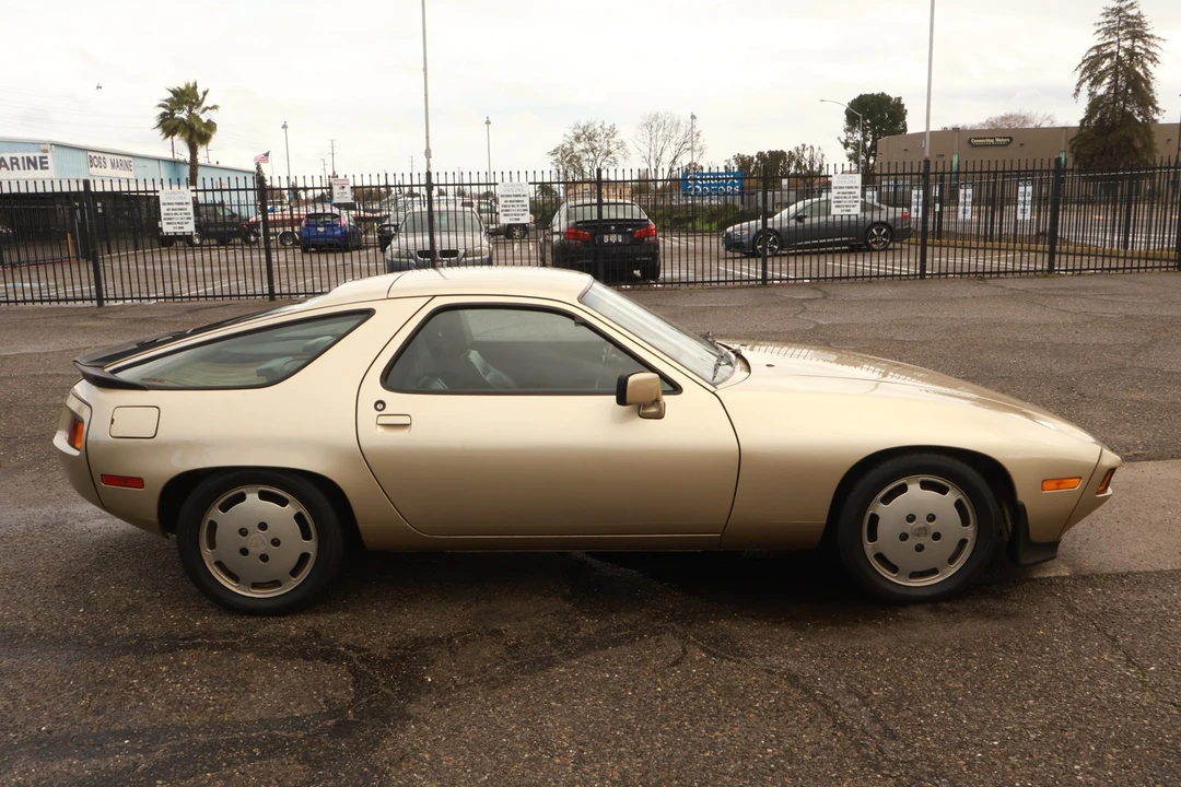 1984 Porsche 928 S - Image 9 of 31
