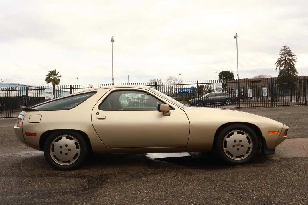 1984 Porsche 928 S - Image 12 of 31