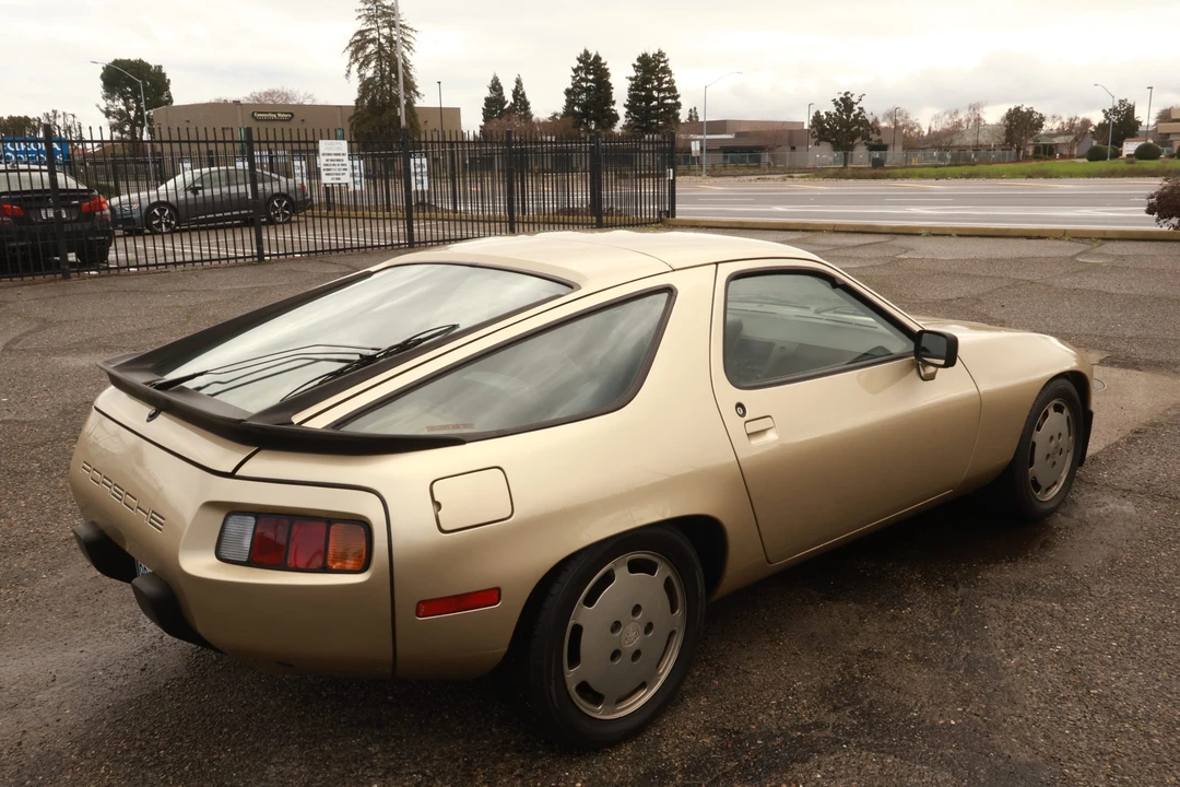 1984 Porsche 928 S - Image 13 of 31