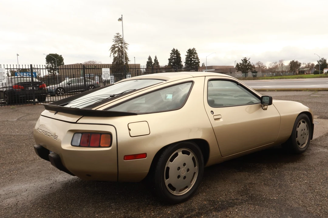 1984 Porsche 928 S - Image 14 of 31