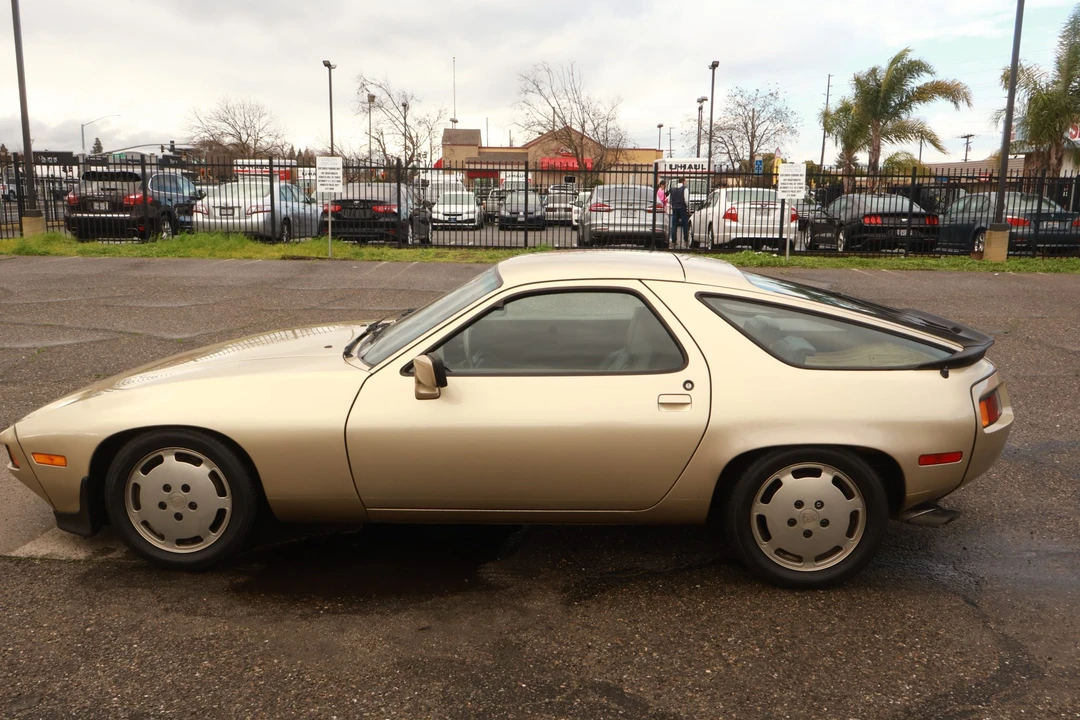 1984 Porsche 928 S - Image 22 of 31