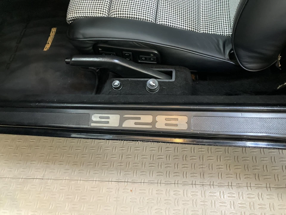1984 Porsche 928 S - Image 25 of 31