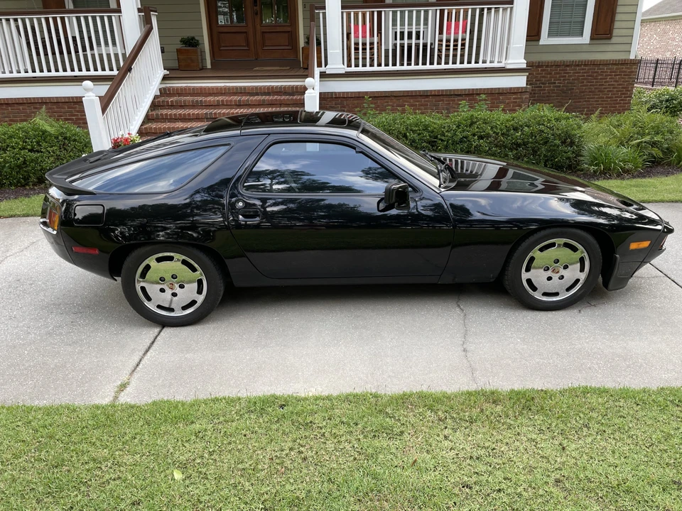 1984 Porsche 928 S - Image 9 of 31