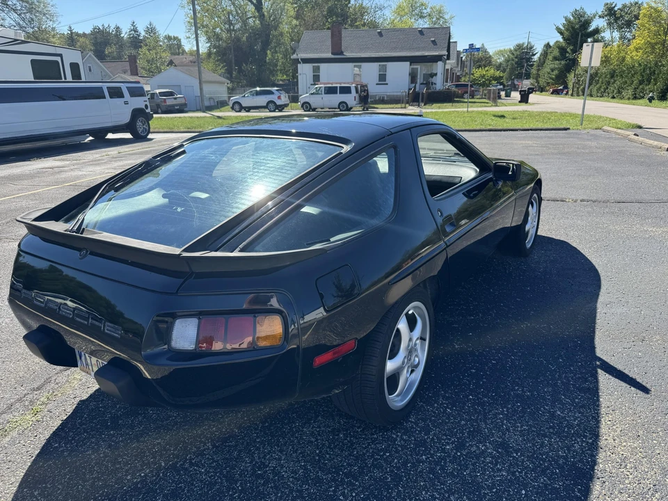 1984 Porsche 928 S - Image 9 of 31
