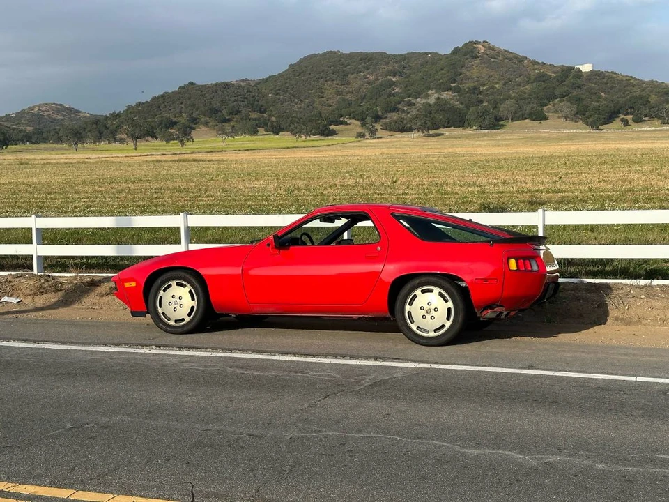 1984 Porsche 928 S - Image 4 of 14