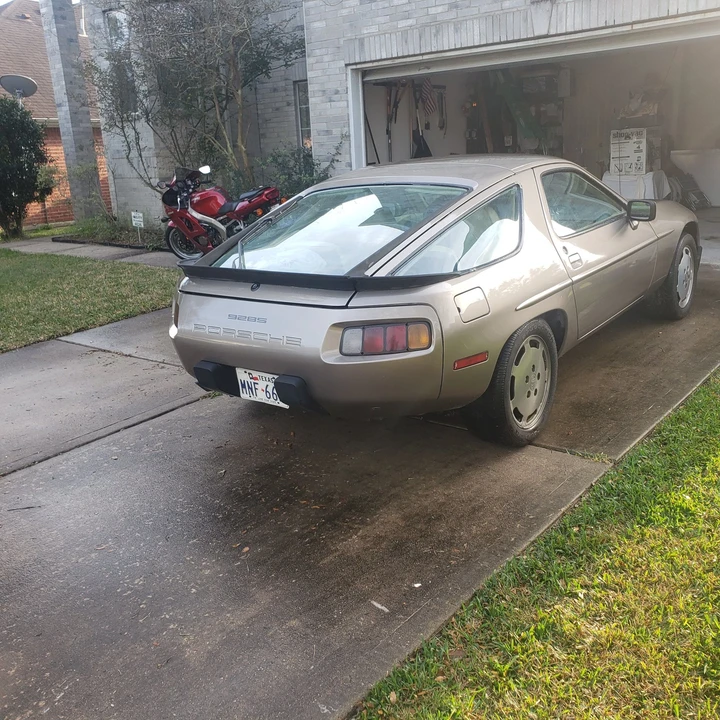1984 Porsche 928 S - Image 6 of 20