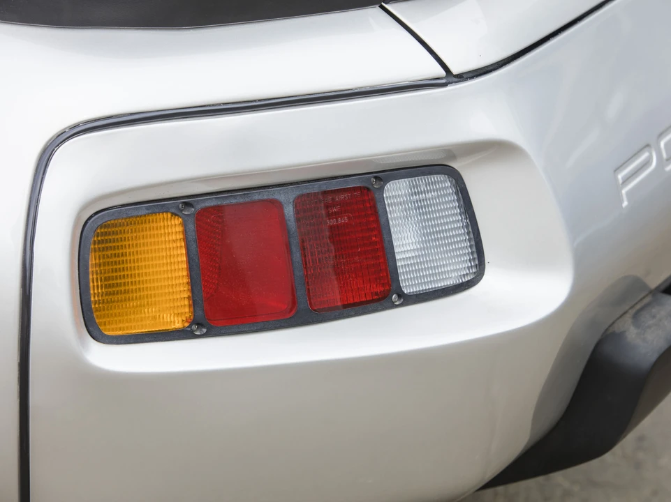 1984 Porsche 928 S - Image 28 of 31