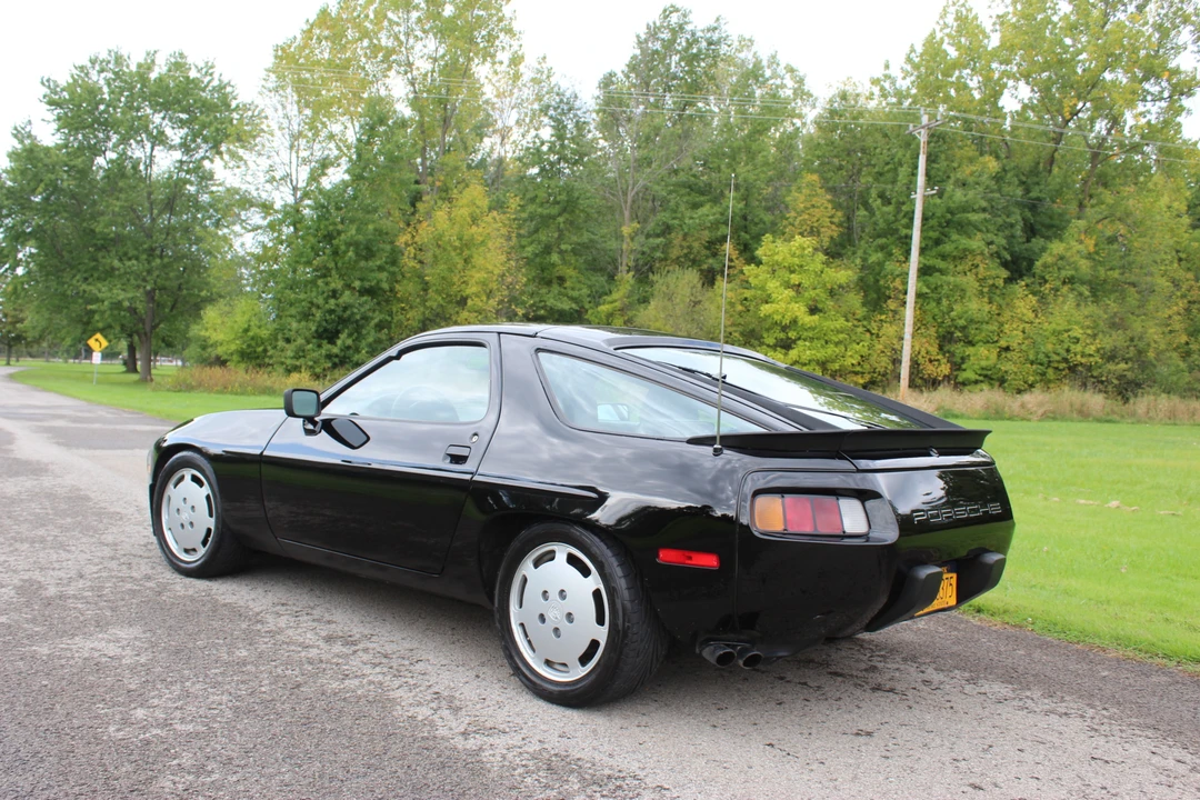 1984 Porsche 928 S - Image 3 of 31