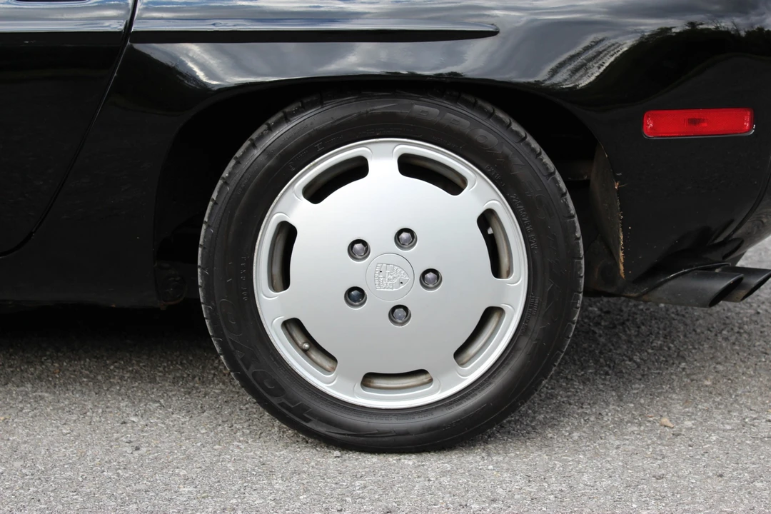 1984 Porsche 928 S - Image 24 of 31