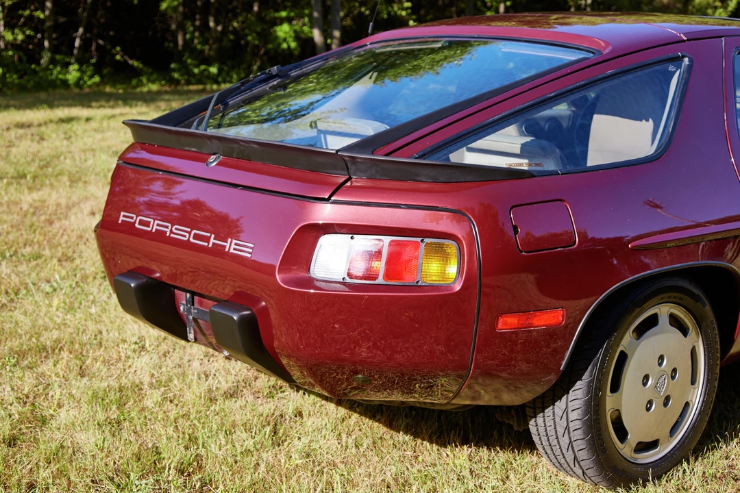 1984 Porsche 928 S - Image 25 of 31
