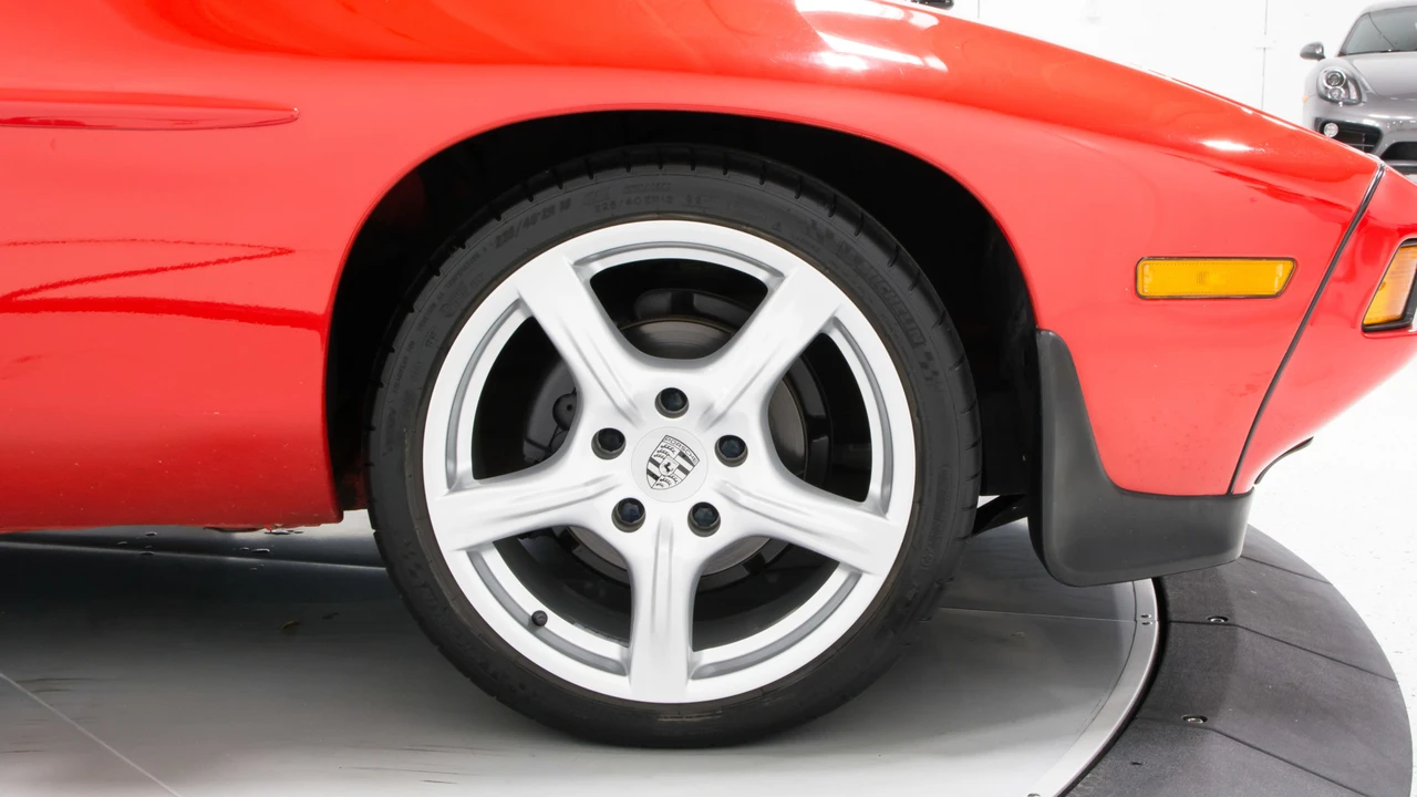 1984 Porsche 928 S - Image 25 of 31
