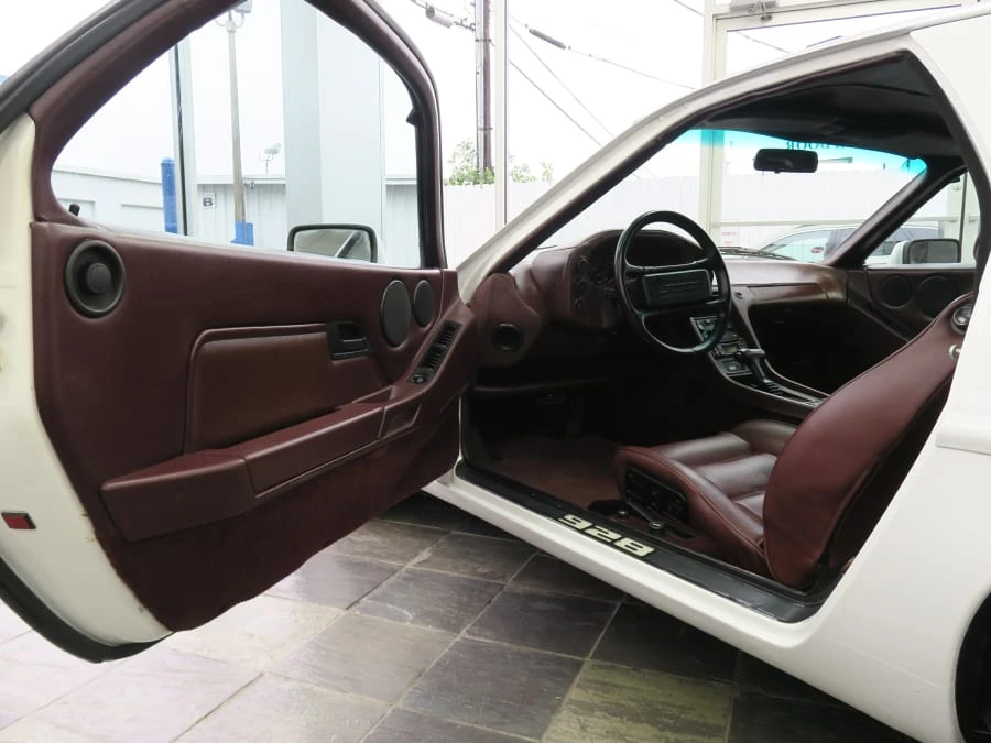 1984 Porsche 928 S - Image 11 of 21