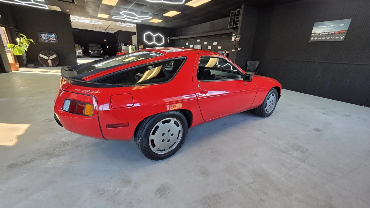 1984 Porsche 928 S - Image 26 of 31