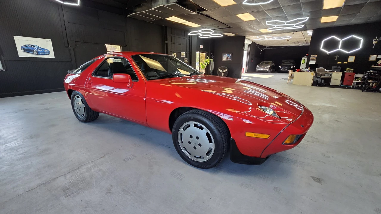1984 Porsche 928 S - Image 2 of 31