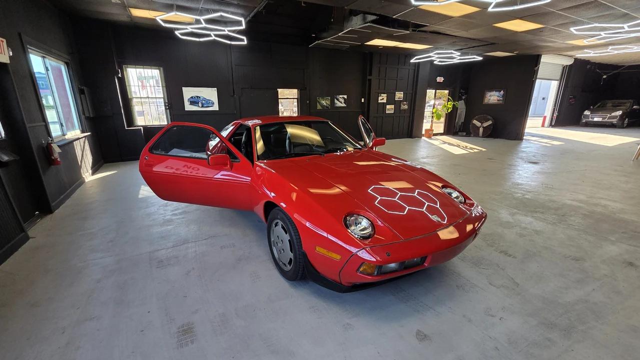 1984 Porsche 928 S - Image 6 of 31