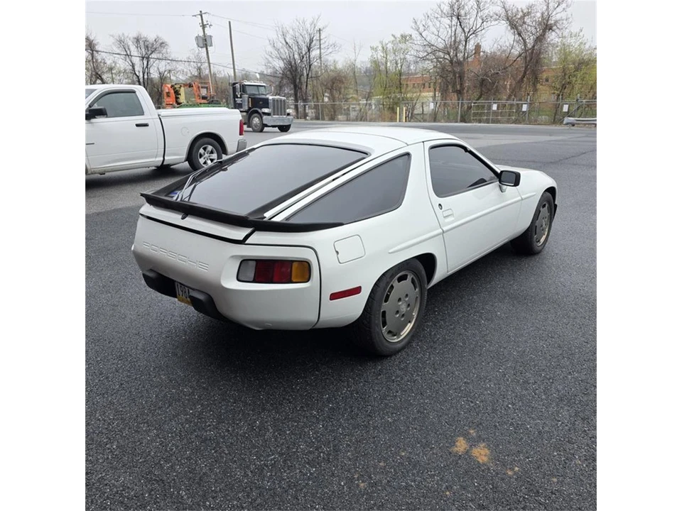 1984 Porsche 928 S - Image 5 of 31
