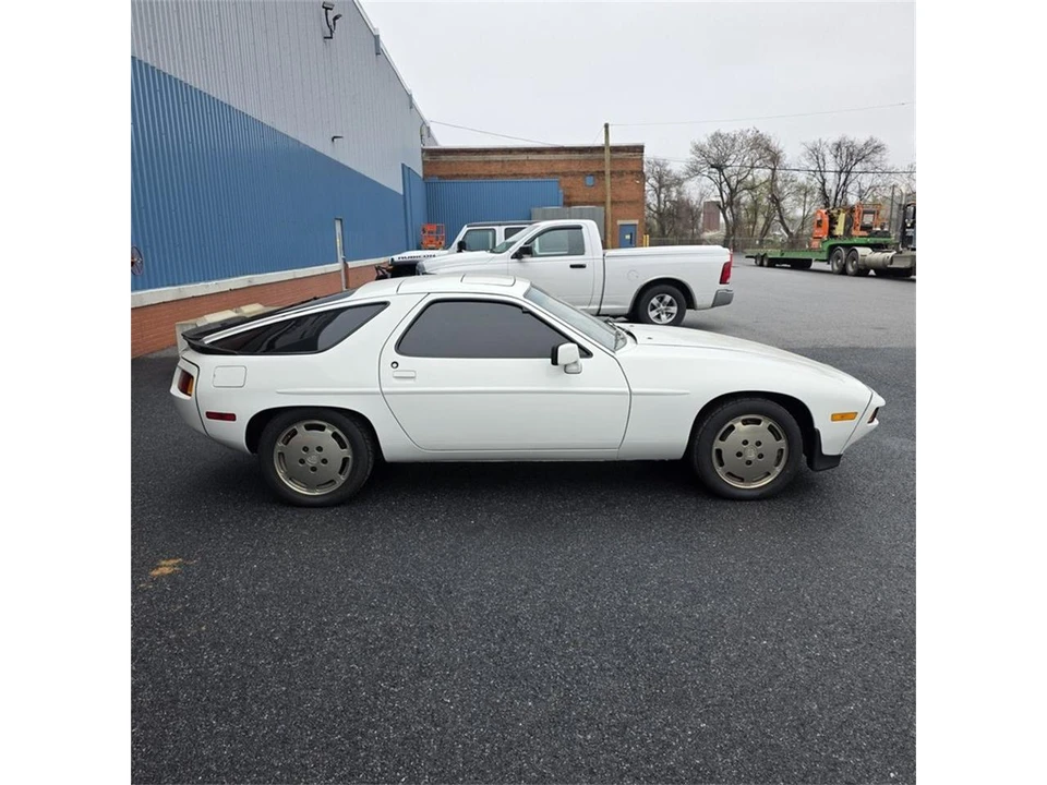 1984 Porsche 928 S - Image 7 of 31