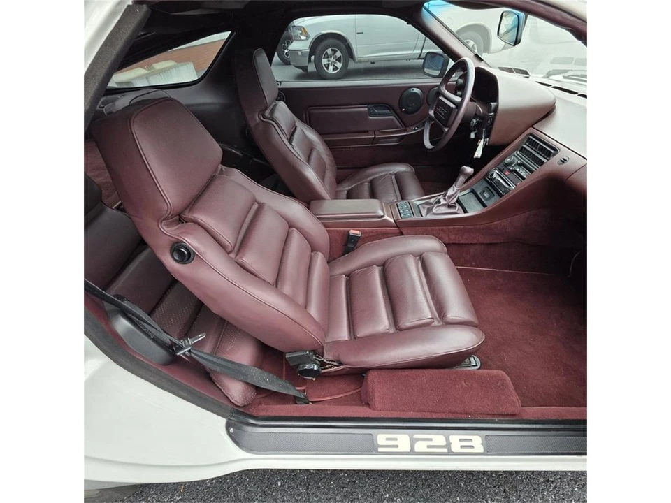 1984 Porsche 928 S - Image 27 of 31