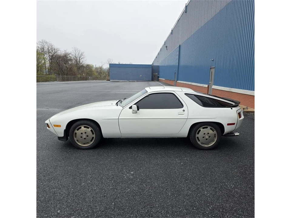 1984 Porsche 928 S - Image 6 of 31