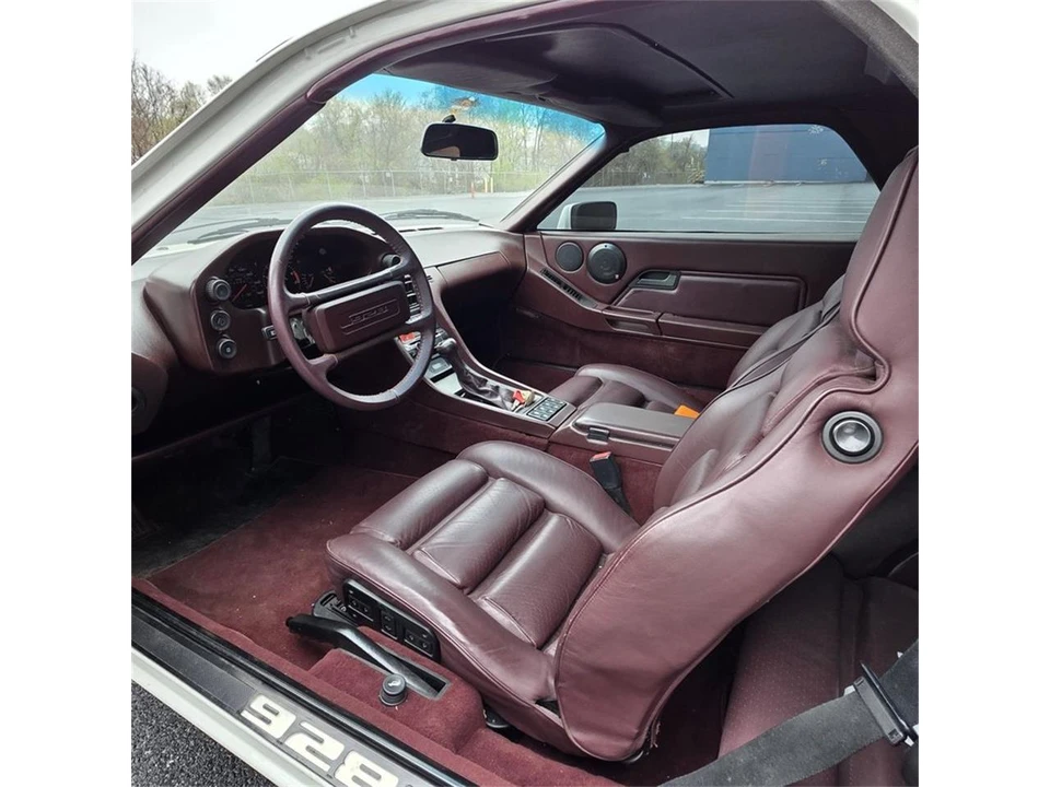 1984 Porsche 928 S - Image 24 of 31