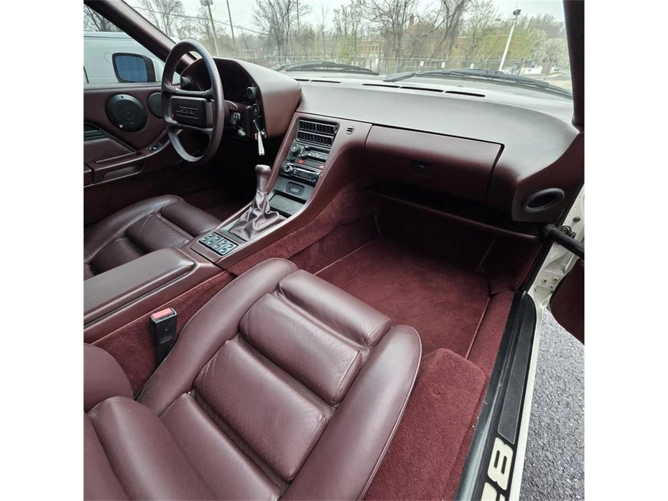 1984 Porsche 928 S - Image 26 of 31