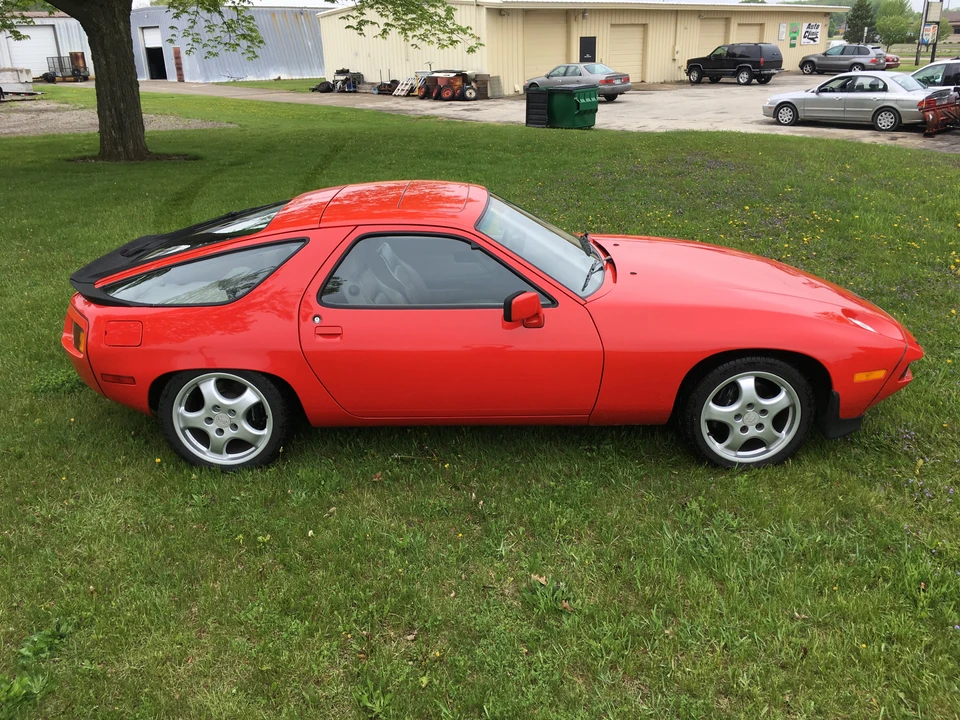 1984 Porsche 928 S - Image 8 of 31